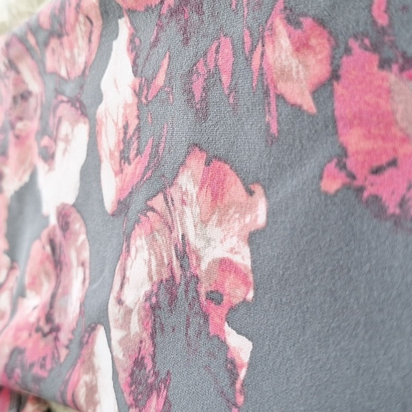 Victoria's Secret Sport Knockout Watercolor Floral Capri Legging - Picture 7 of 13